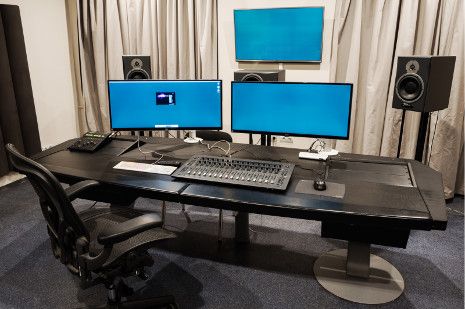 Editing rooms for non-linear editing -fine cut ( 4:3 and 16:9) and rough cut in SD and HD resolutions equipped with Apple Final Cut Pro electronic editing system operating on Mac PRO with the Final Cut Pro (7th and 10th versions) 